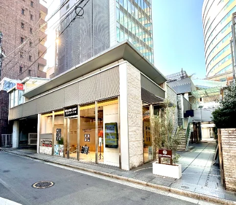 BRAND OFF ラ・ポルト青山店 店舗外観